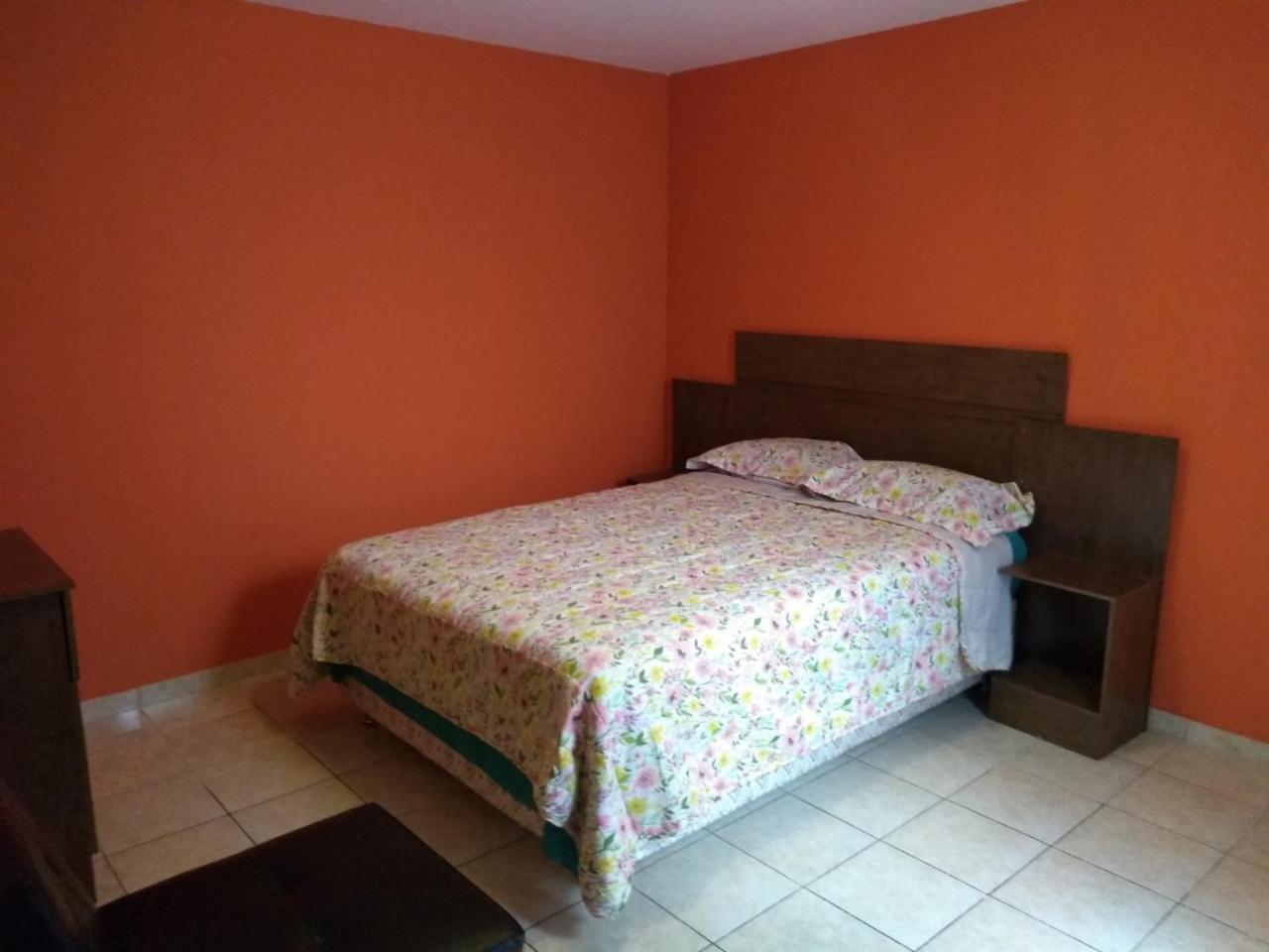 Hostal Las Begonias Pensión *